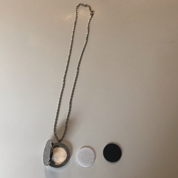 Tree Of Life EO Diffuser Necklace - Picture 5 of 8